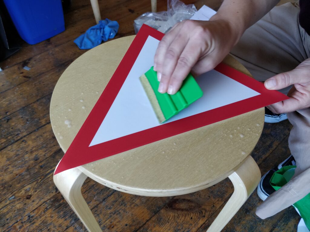 Liiklusmärgi valmistamine